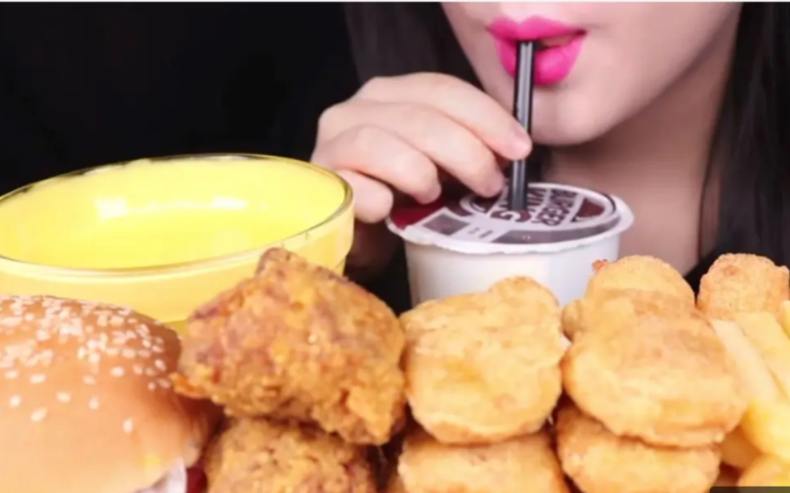 吃播剪多余jane汉堡麦乐鸡炸鸡腿薯条芝士酱咀嚼音食音吃饭