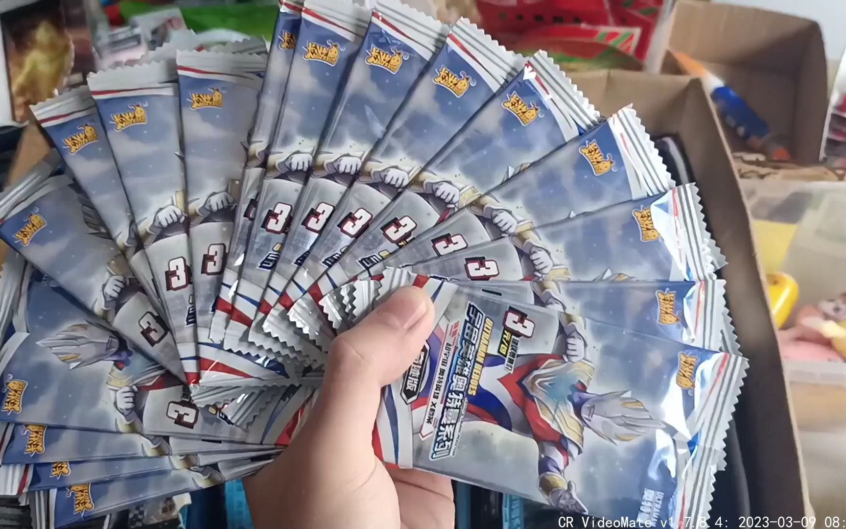 今天去清空了小卖铺最新版3元包的奥特曼卡片!绝对正经视频!