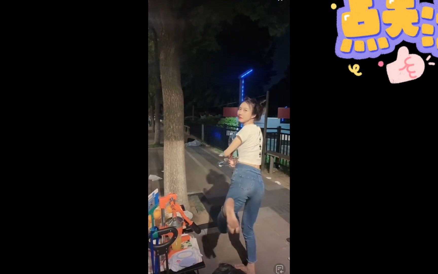 小姐姐夏天光脚摆摊,最后还把脚丫子给大家看