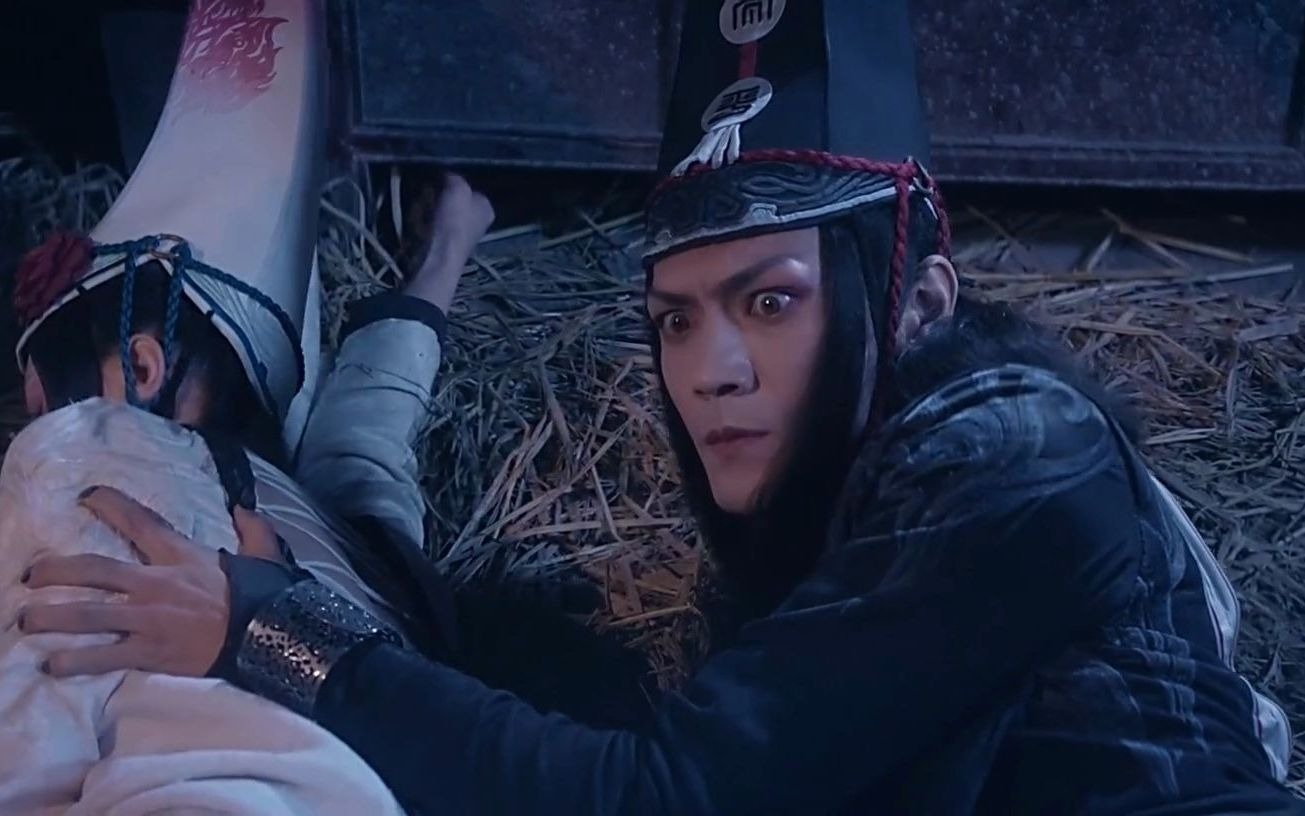 影视剧女角色受伤让人心疼的镜头;白无常被神秘人打重伤吐血十分痛苦