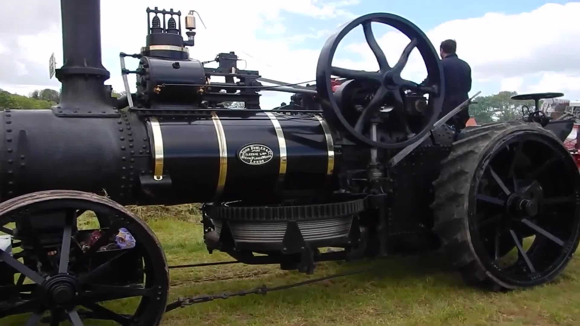 国外展会上看到的两辆蒸汽汽车,真正的老古董,大开眼界