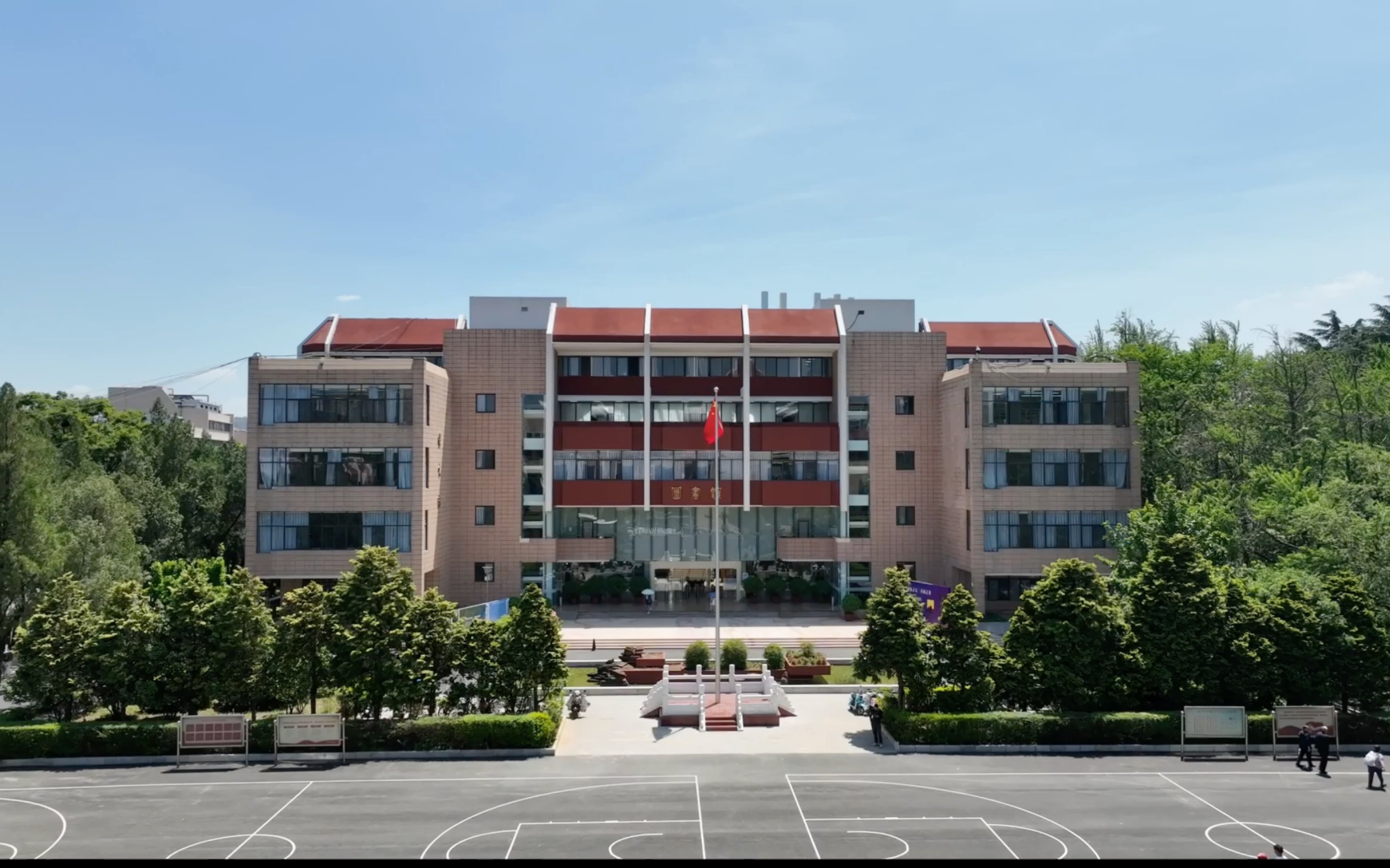 东陆图书馆无人机航拍日转夜