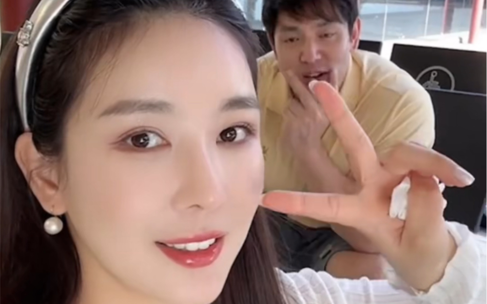 李亚强的老婆确实很好看,感觉脚强完全被拿捏了