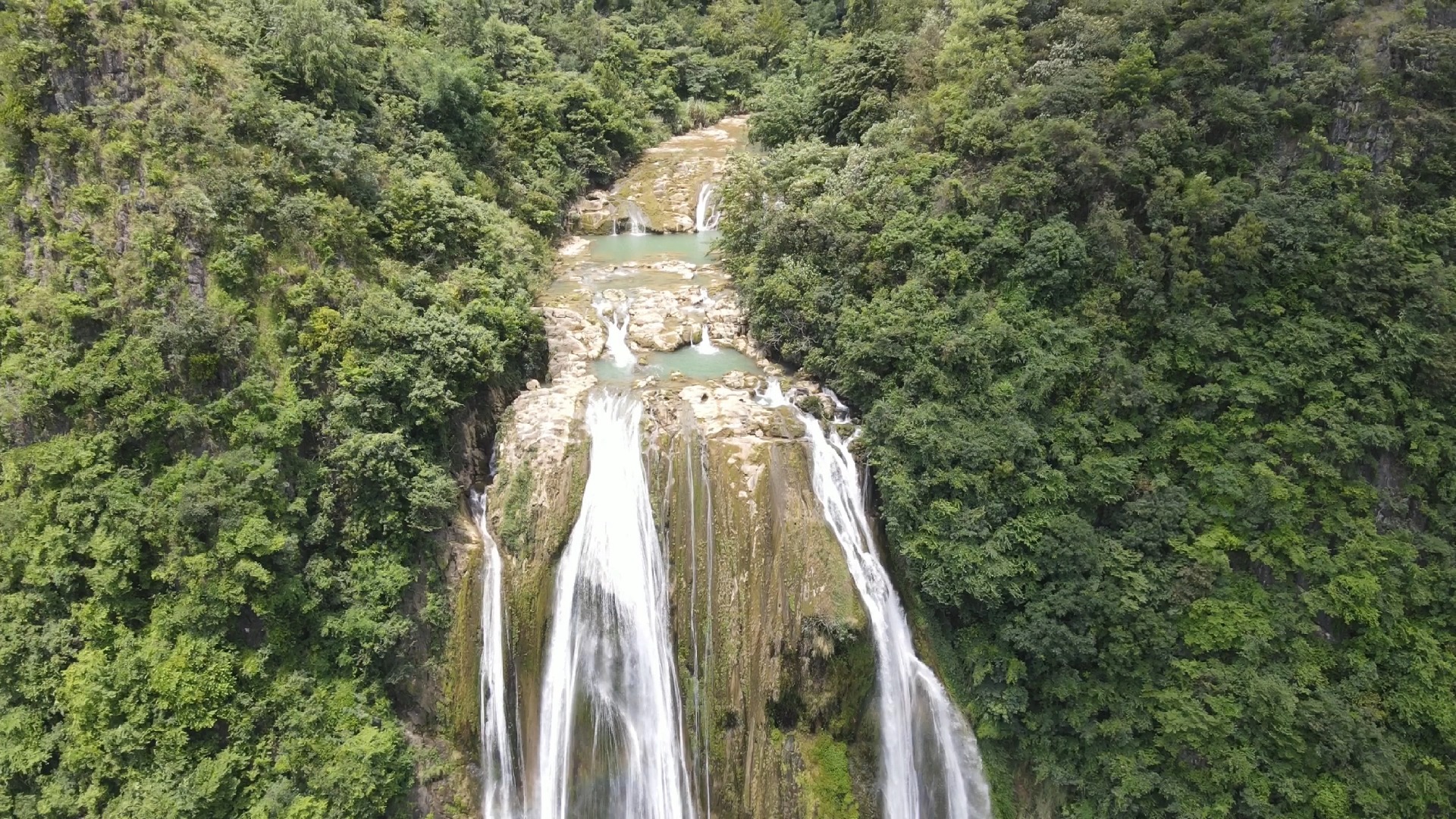 寻找滴水滩瀑布
