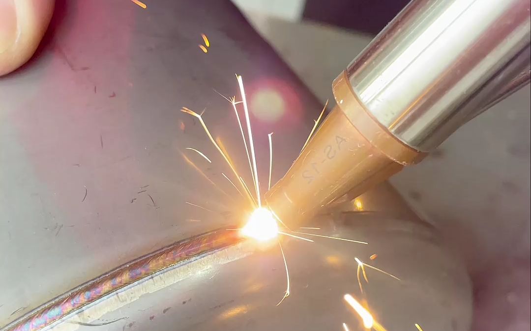 手持激光焊接机,焊缝美观平滑,操作简单