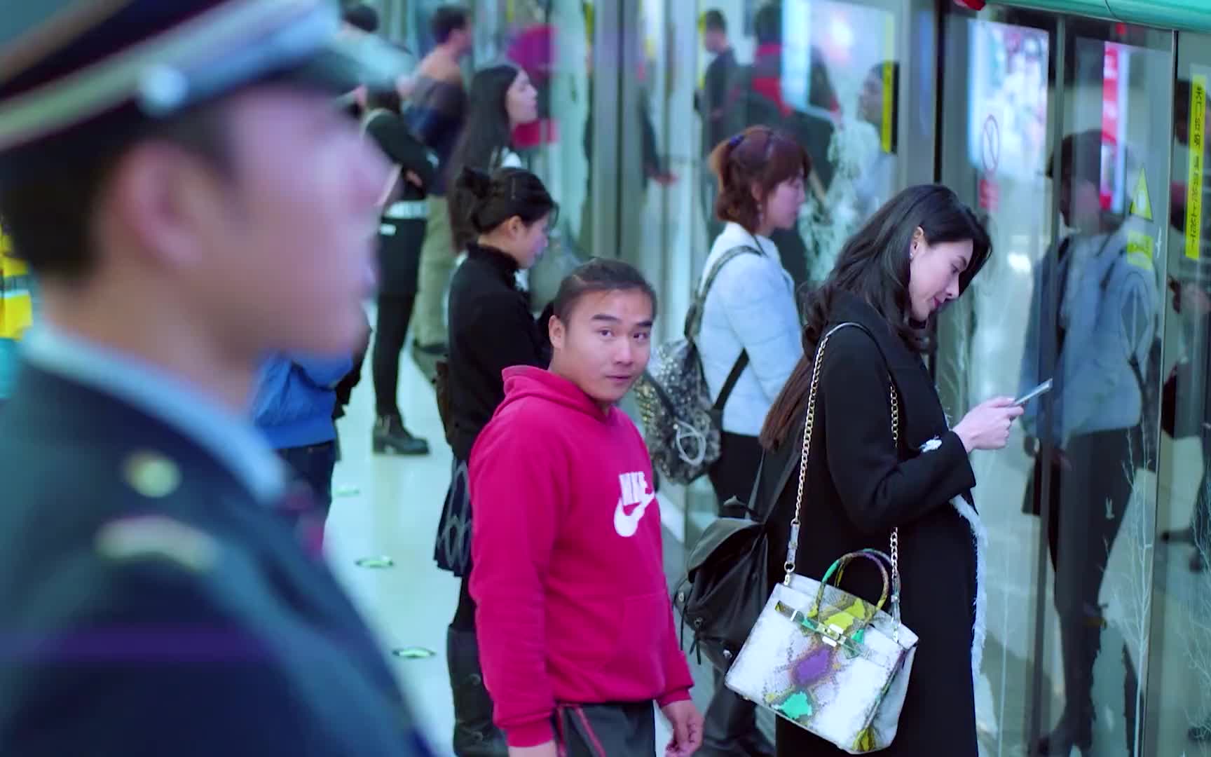 地铁站务员看到小偷并没阻止乘客知道原因后沉默了电视剧北京地铁