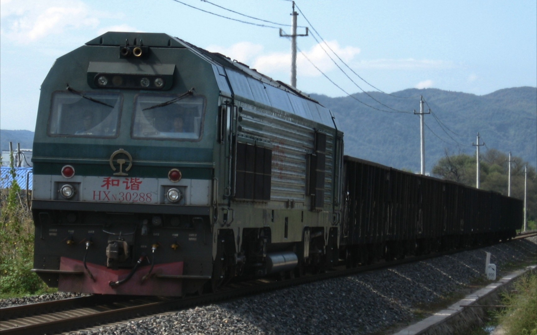 【中国铁路】沈局苏段hxn3-0288牵引路用列车57221车次通过清原娘娘庙