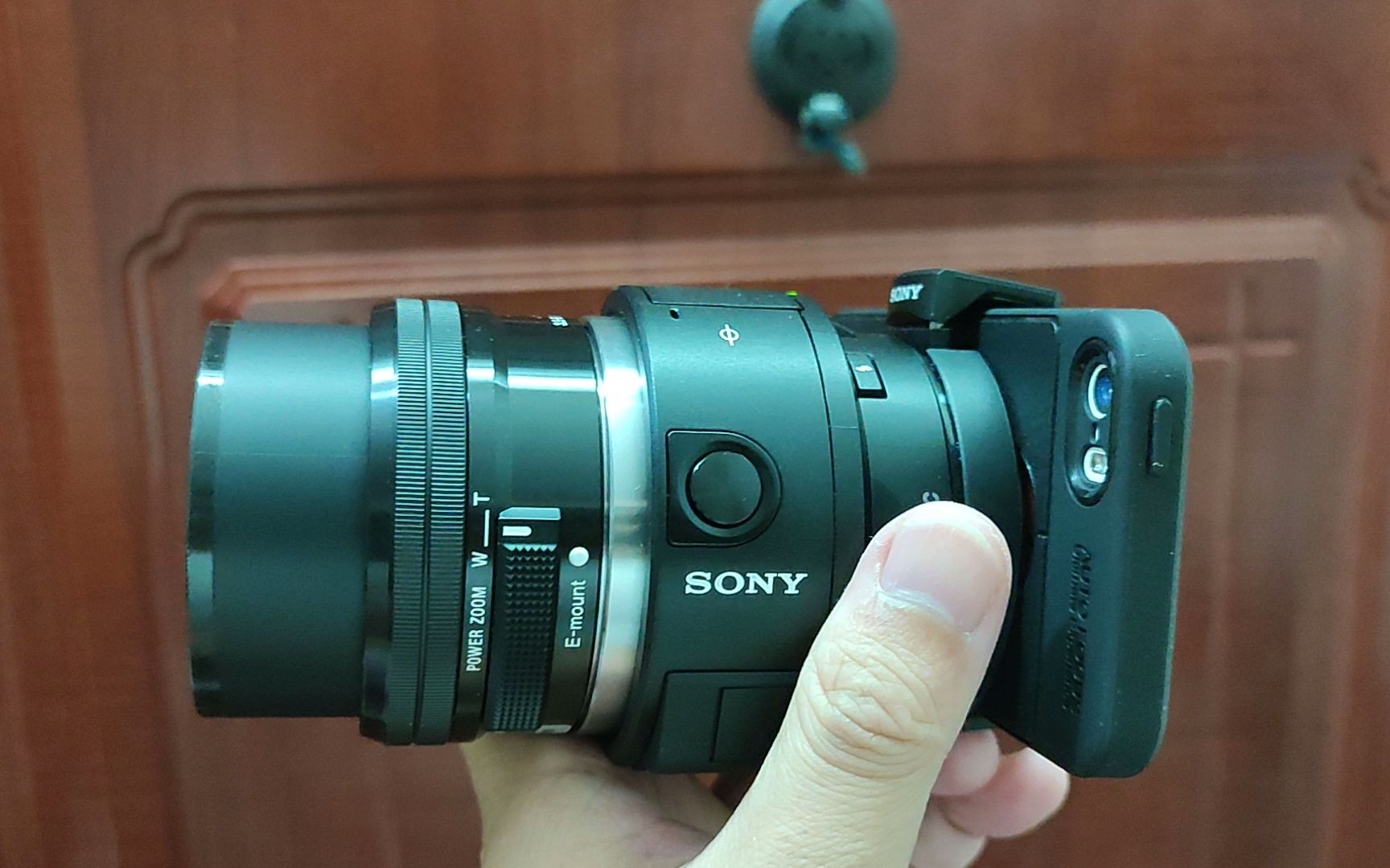 索尼qx1能激情的拍摄吗