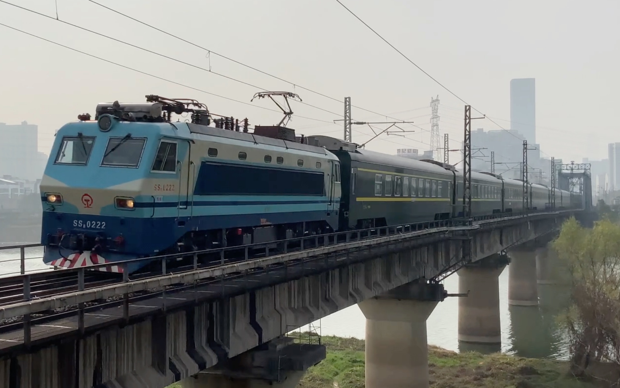 【ss8动集】t8314次列车通过京广线长沙浏阳河段