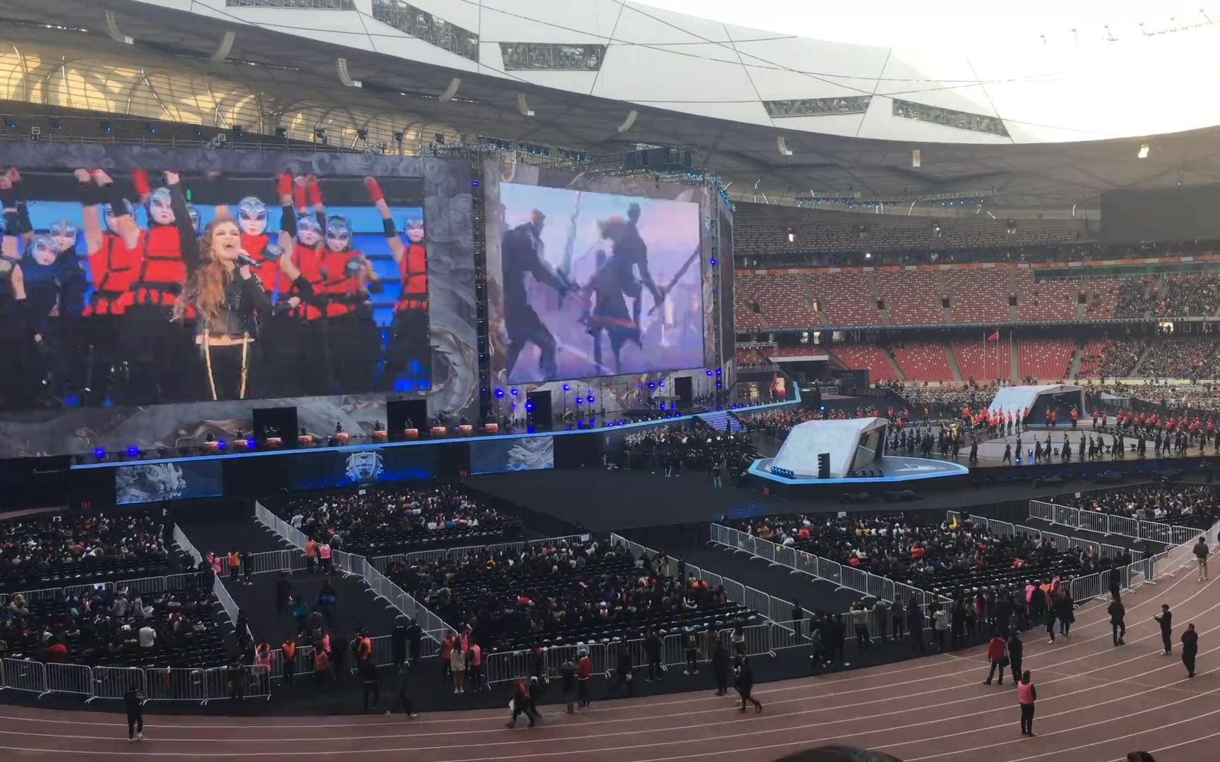 现场chrissycostanza开场演唱s7英雄联盟全球总决赛主题曲legends