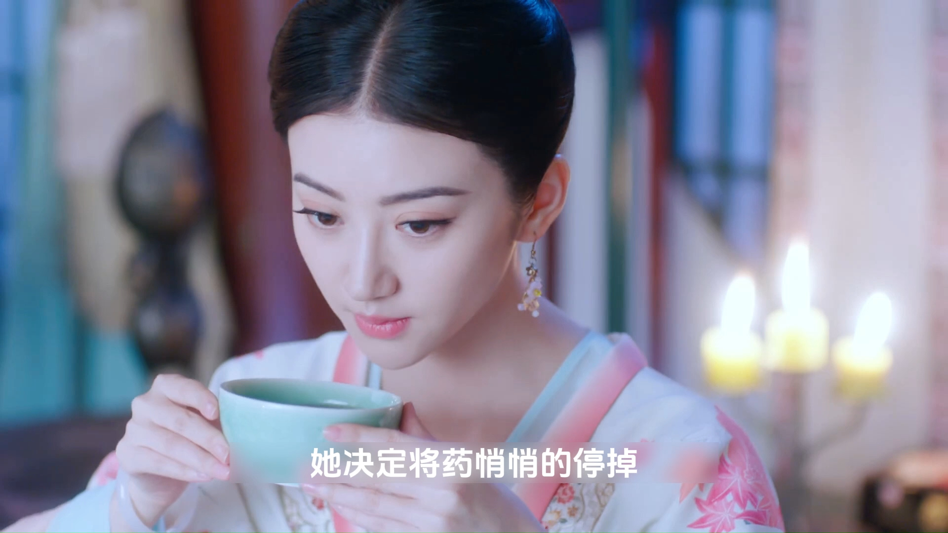 李俶得知珍珠为了逃避侍寝竟不惜伤害自己,他愤怒不已