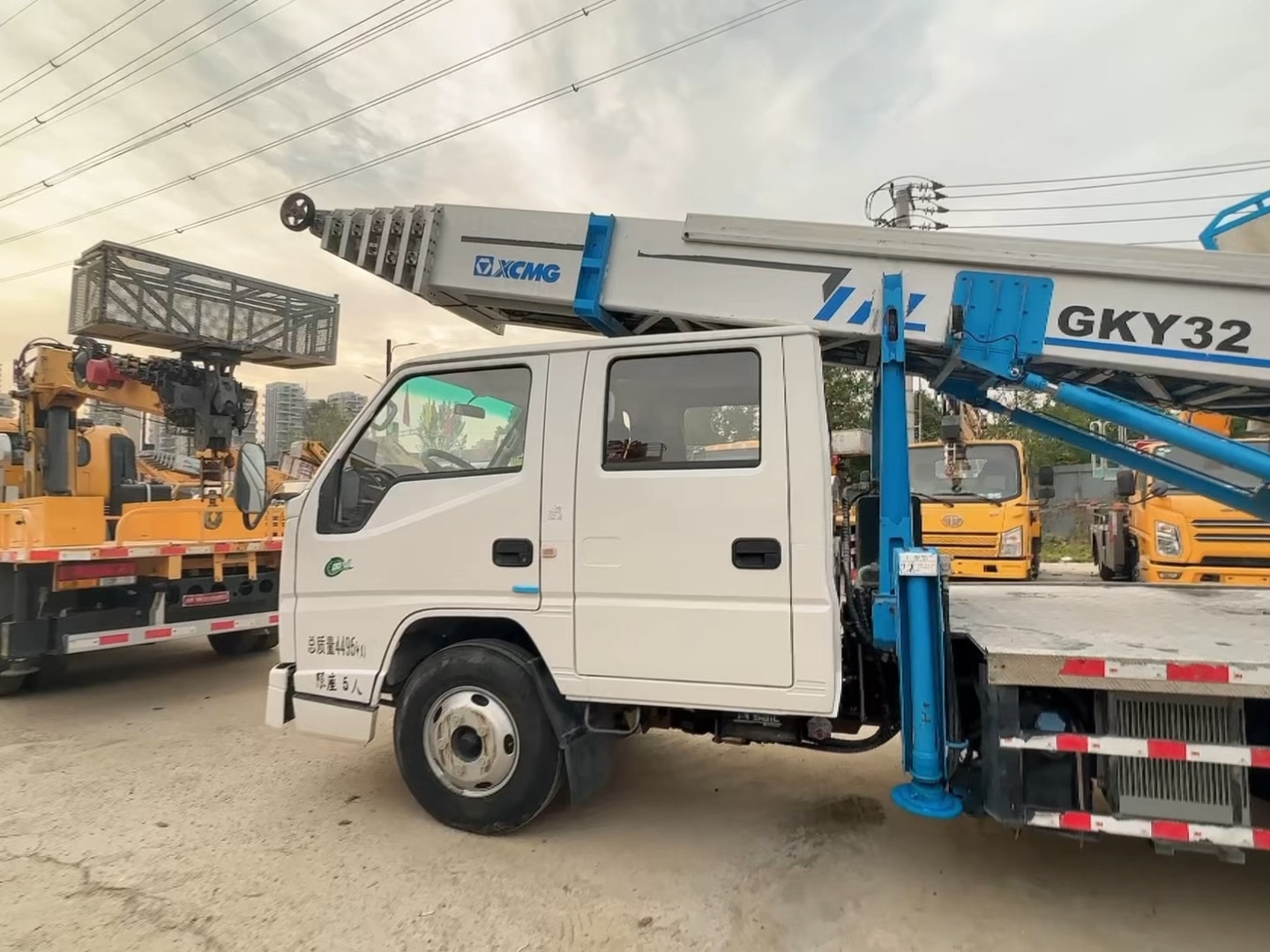 二手22年徐工云梯车32米液压卸料四条液压支腿#云梯上料车 #徐工云梯