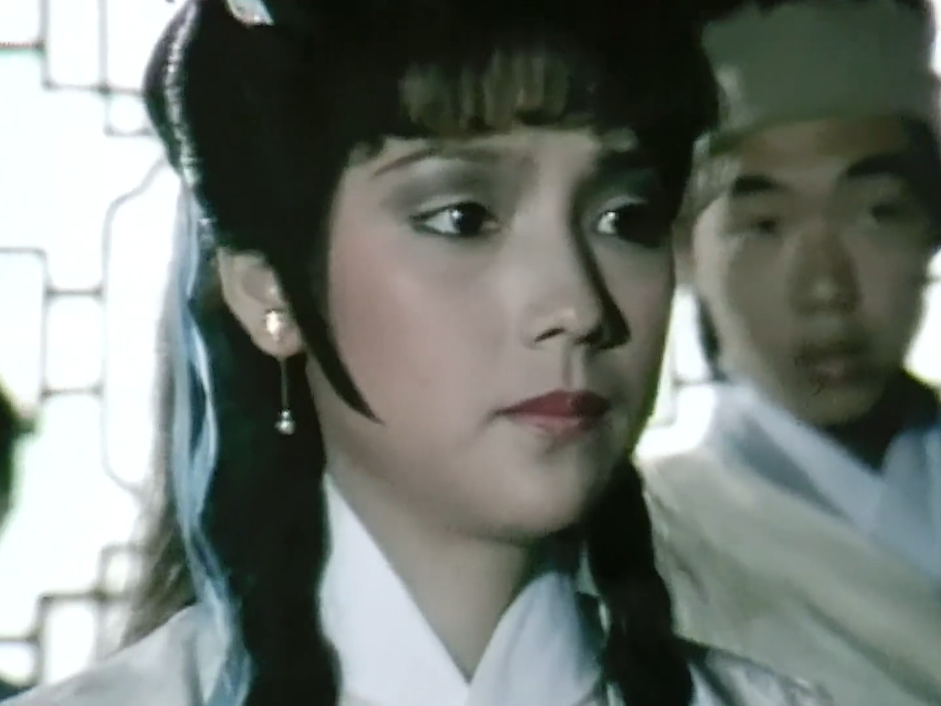 22岁戚美珍遇上26岁陈秀珠,谁最美,笑傲江湖主题曲带你回忆经典