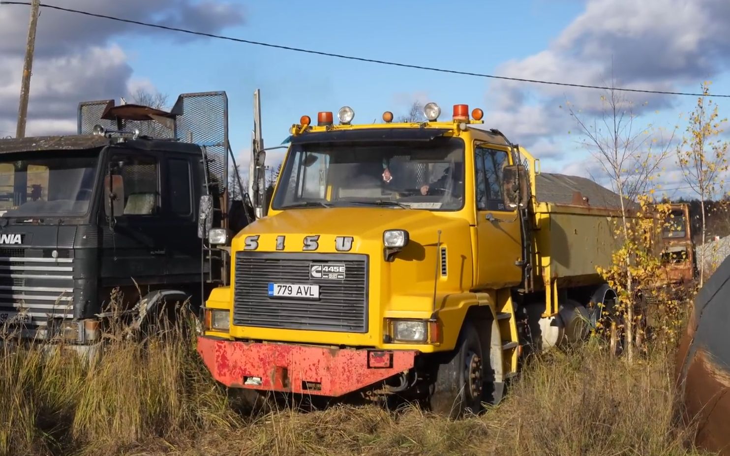 启动一台停放4年的西苏卡车