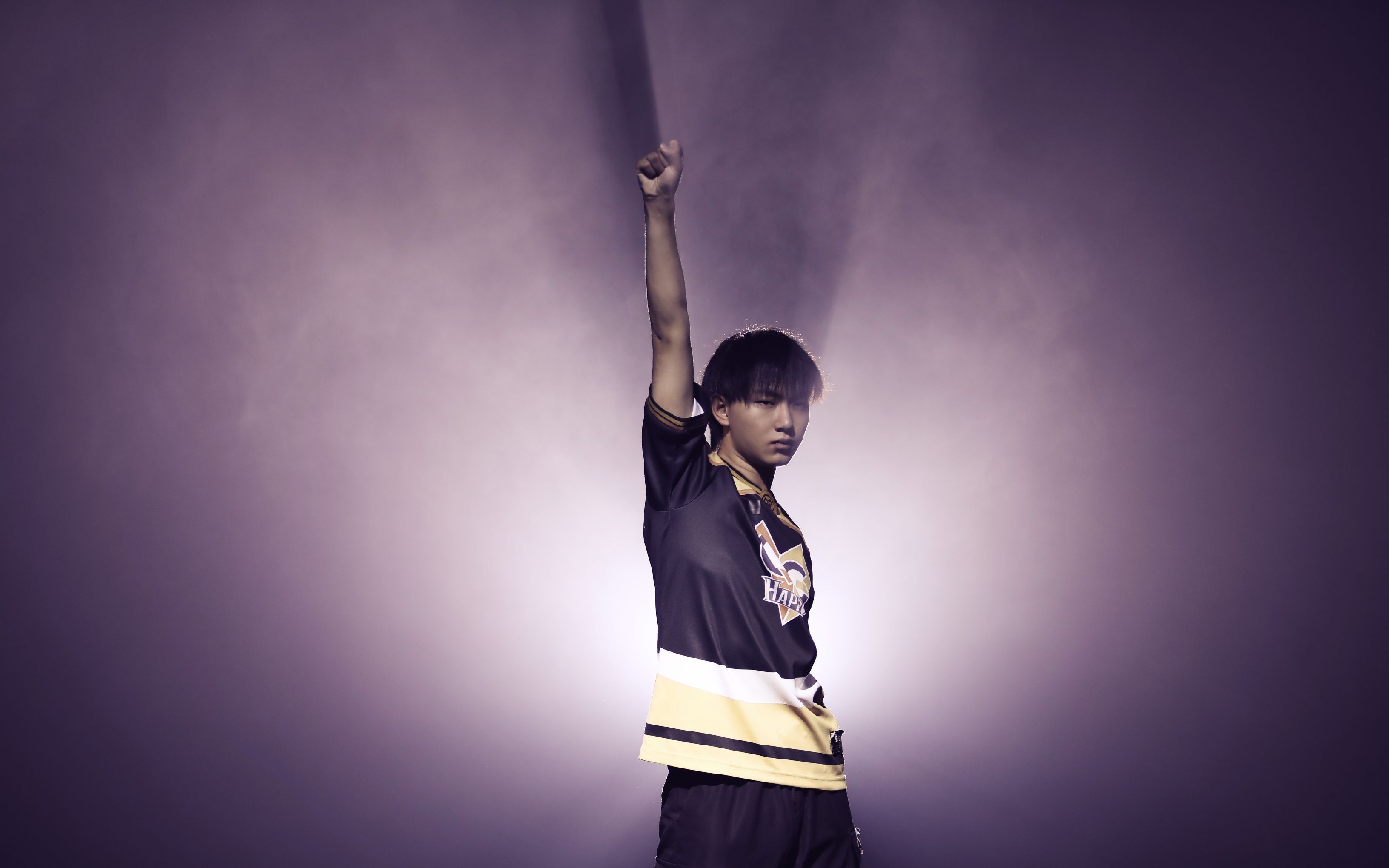 qghappy飞牛fly 2020.08.18直播:糖豆决赛选手带跟cat冲进决赛圈