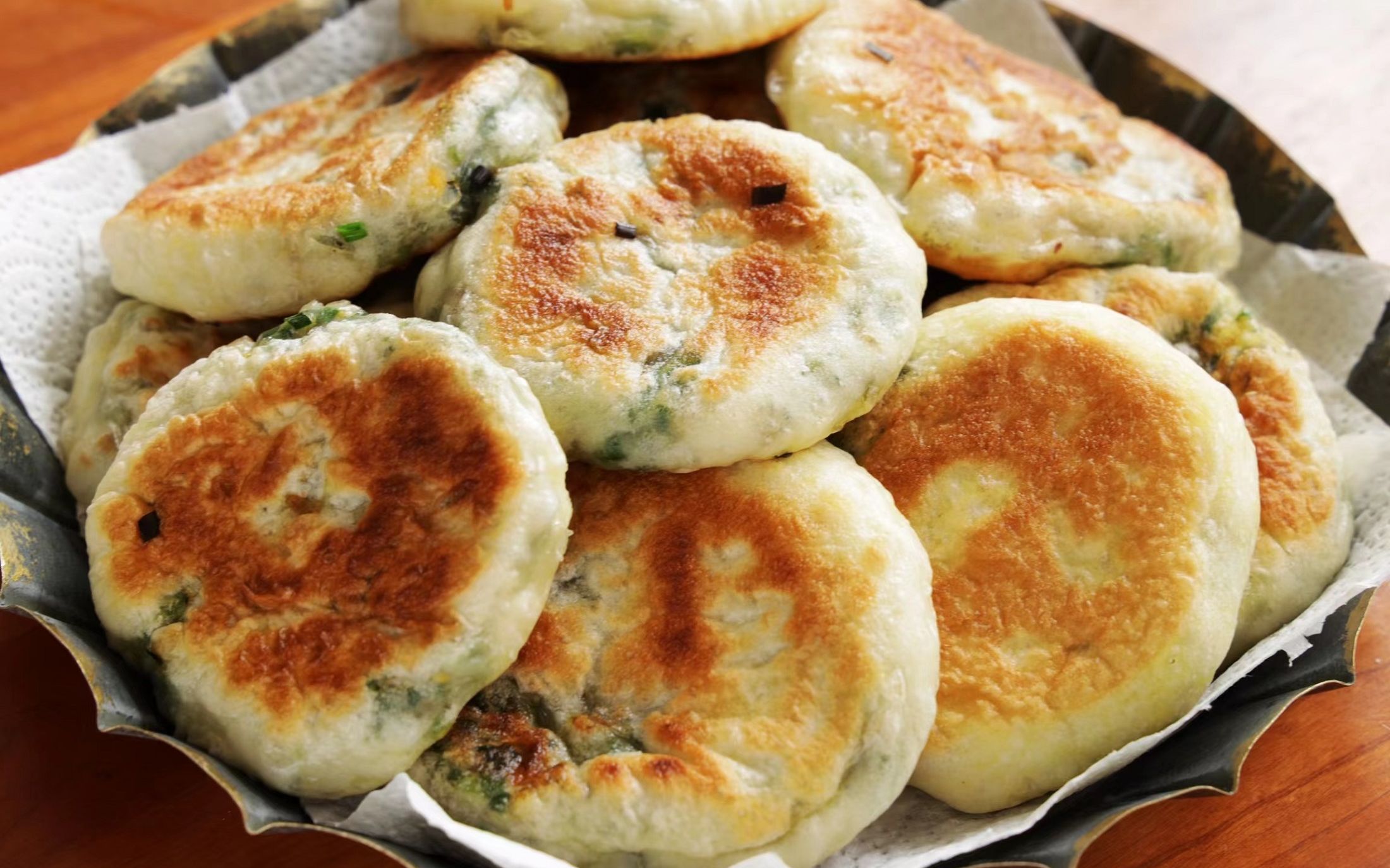 比韭菜盒子更好吃的韭菜饼,凉了也超级柔软!