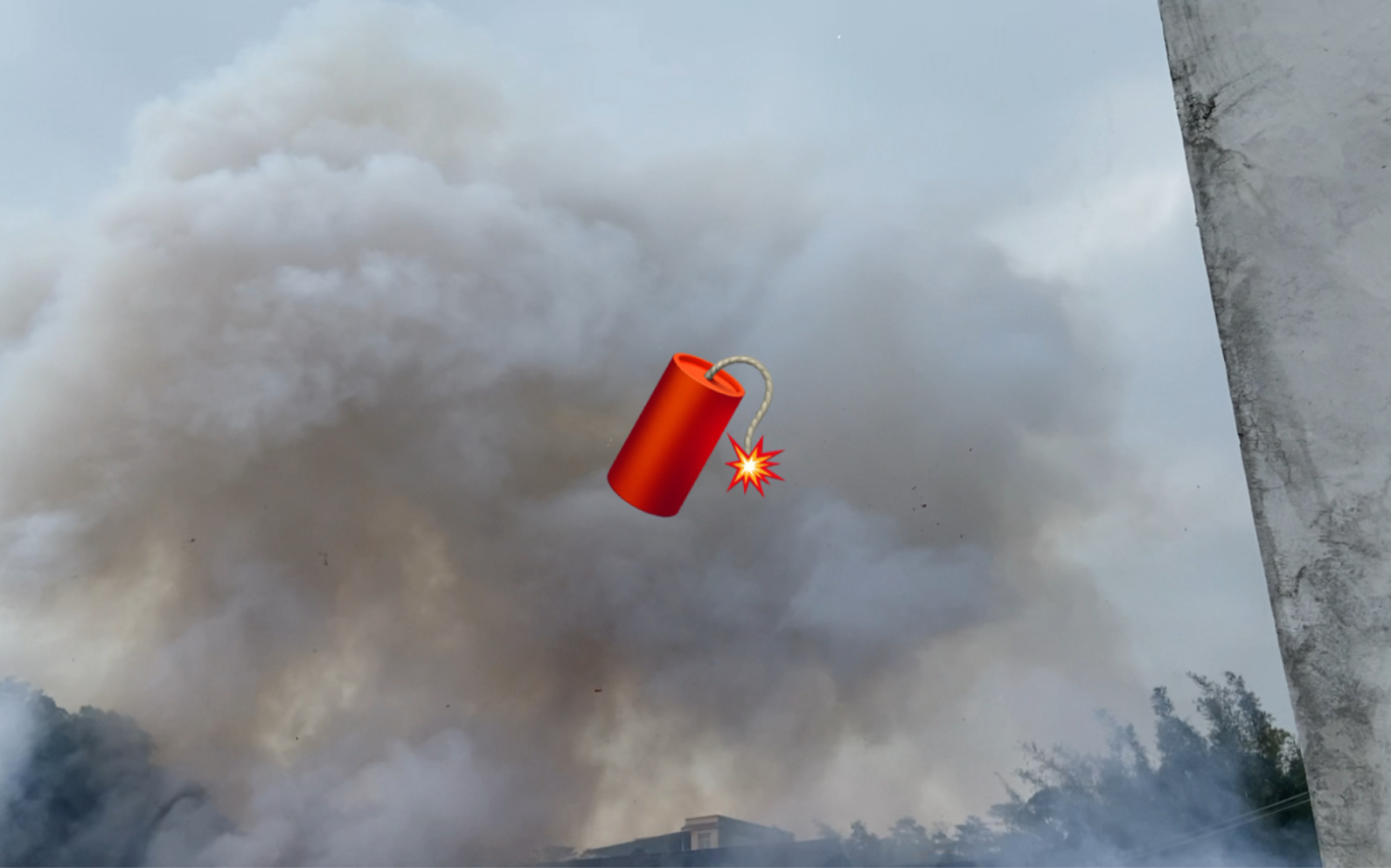 除年放鞭炮啦,快要爆炸的那种