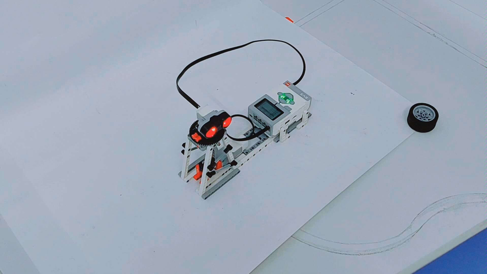 乐高ev3你已经被我盯上了超声波雷达