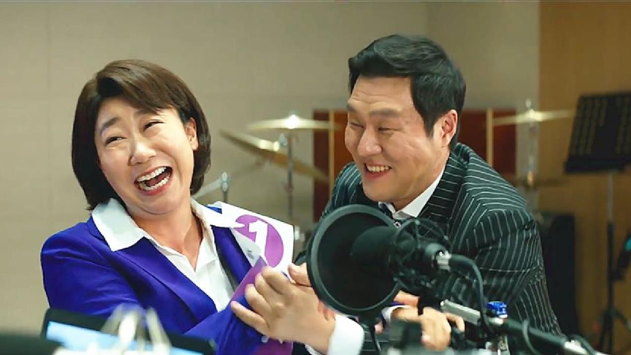 豆瓣高分电影《正直的候选人》,议员被神灵剥夺了说谎话的能力