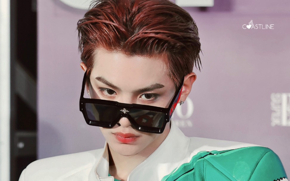 酷盖黄明昊涂鸦外套方框墨镜superelle红毯