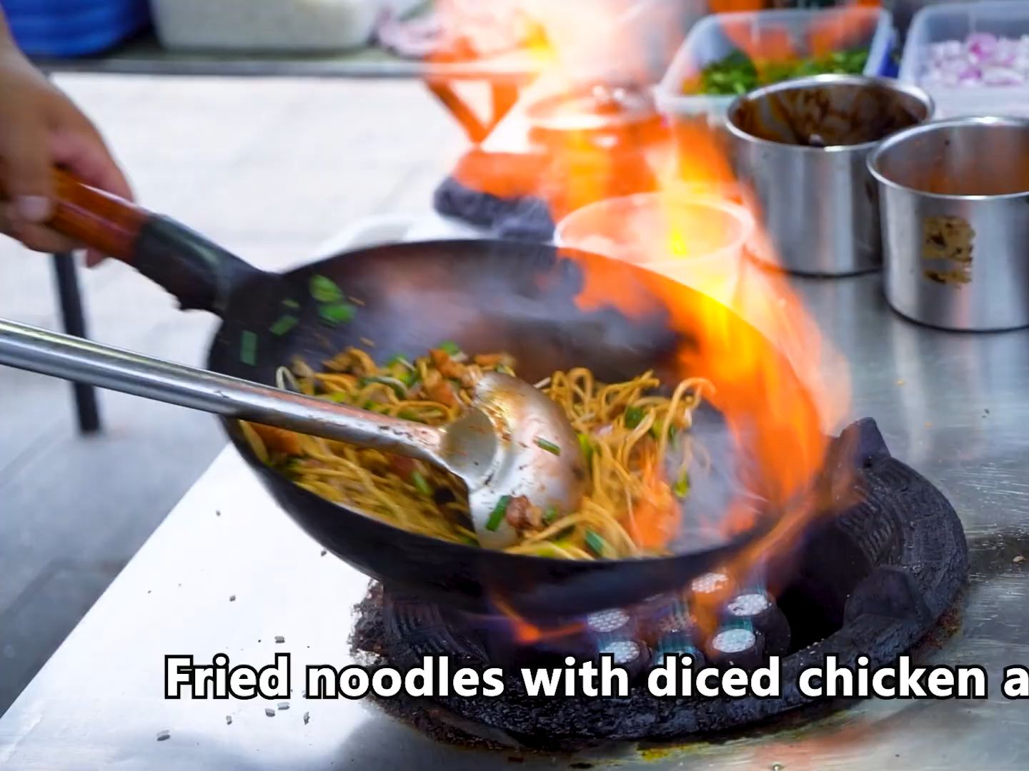 旺火爆炒辣椒洋葱,鸡蛋鸡丁炒面,芝士焗冷面