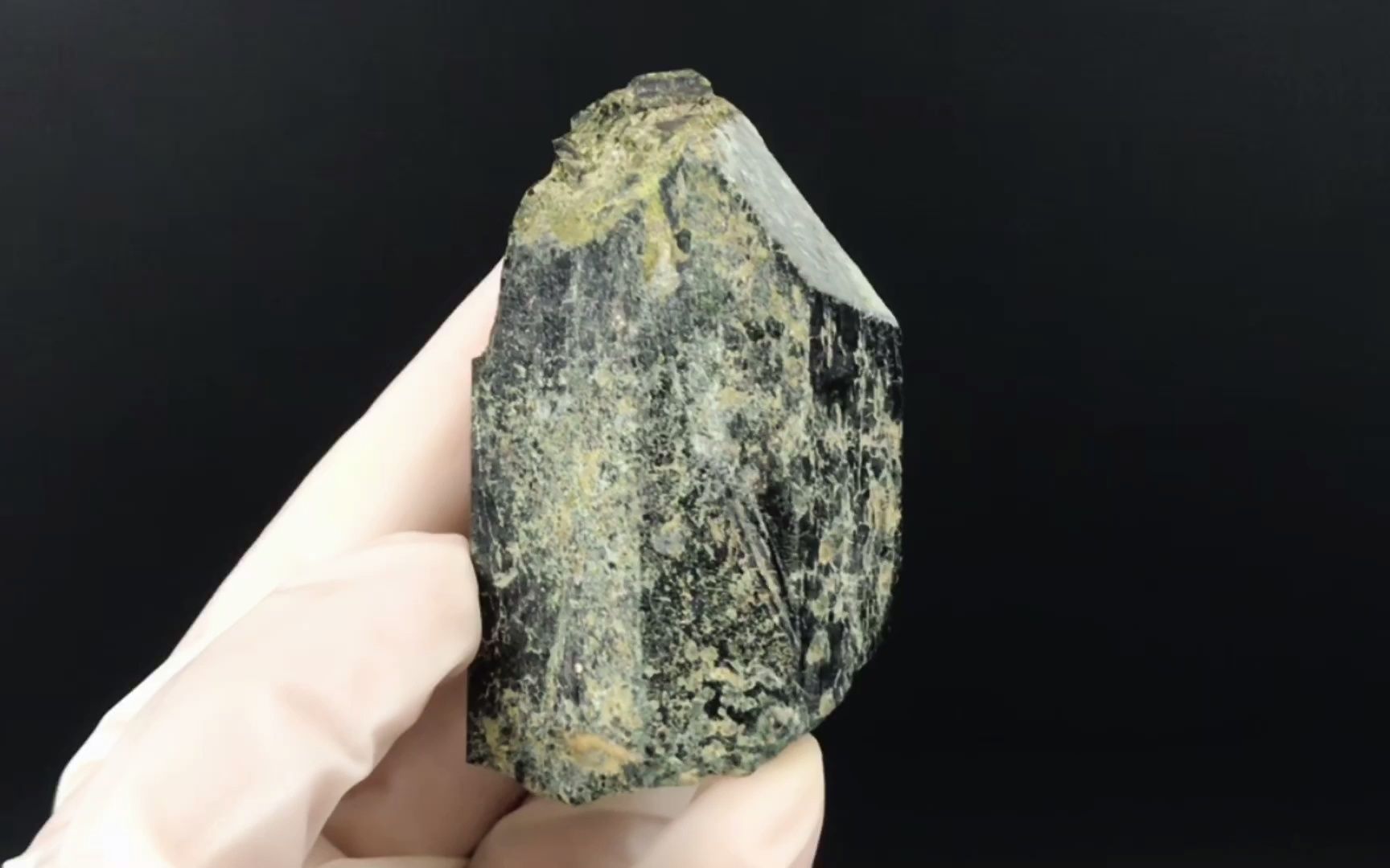 精美矿物晶体:钙铁辉石_哔哩哔哩_bilibili