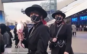 Tải video: 【ATEEZ】粉随正主，伦敦演唱会的梯妮装扮都好酷