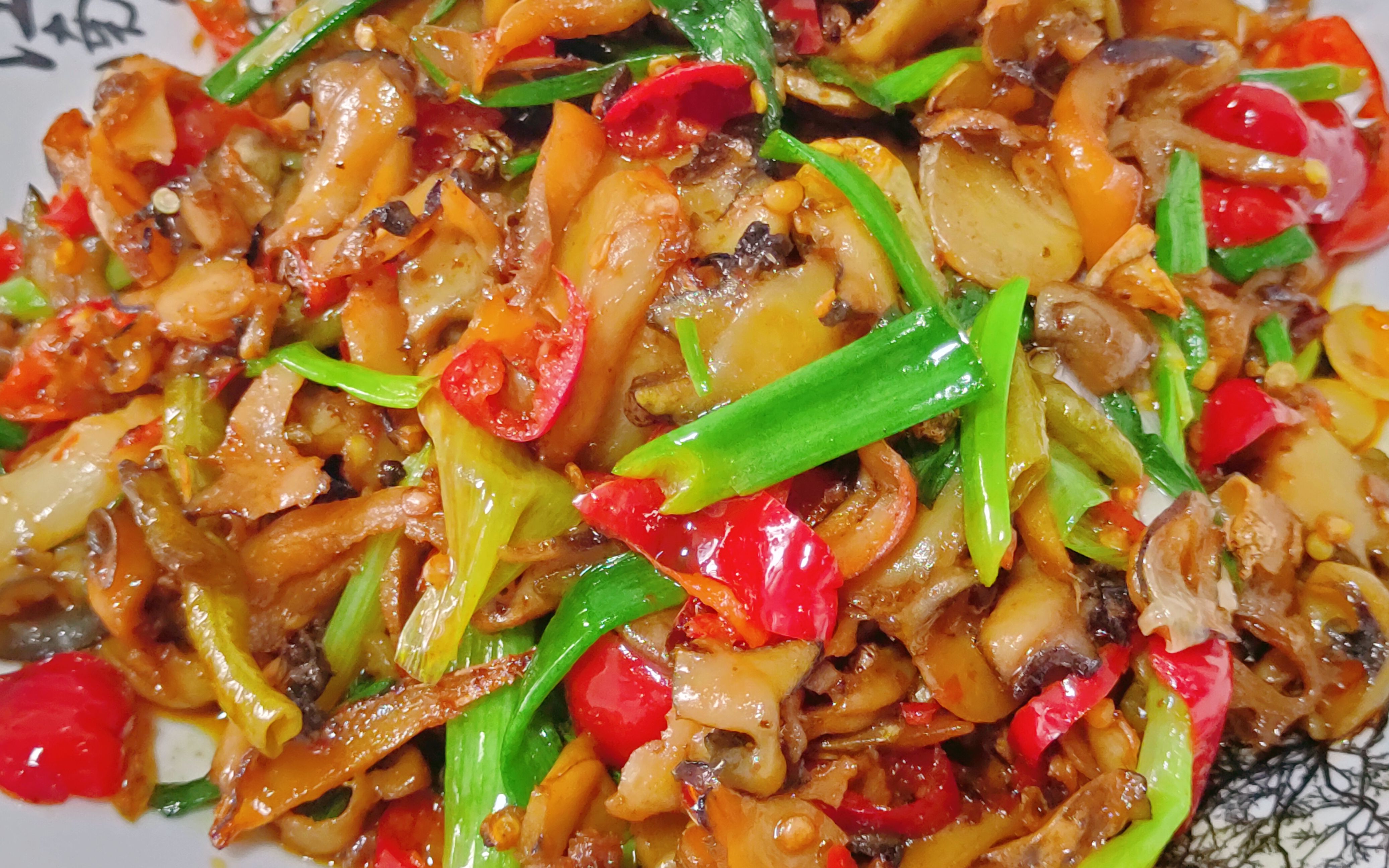 农家【泡椒炒田螺】家常做法,大火爆炒出来,香辣脆爽泡椒味浓郁,下酒