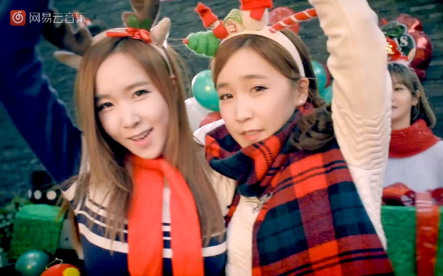 [图]【Love Christmas(爱的圣诞节)-Crayon Pop】蜡笔团的甜蜜圣诞