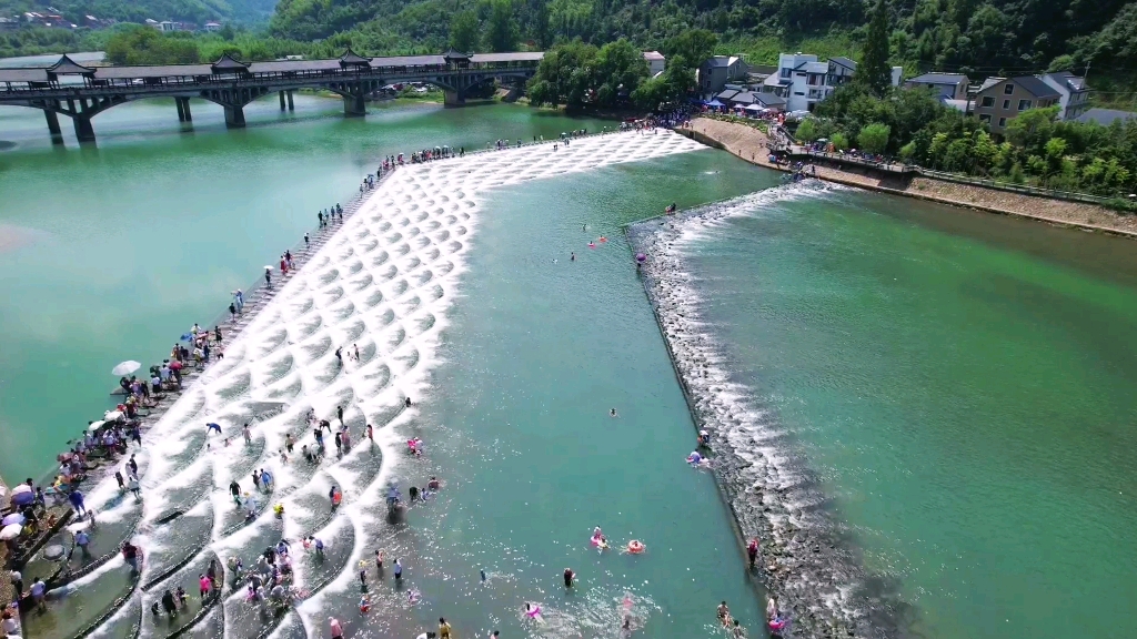 富阳龙鳞坝水质很不错,还有免费的龙门古镇
