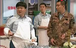 Download Video: 【炊事班的故事】市场上奶源短缺，每天一杯奶供应上出现了问题，炊事班就用奶粉了