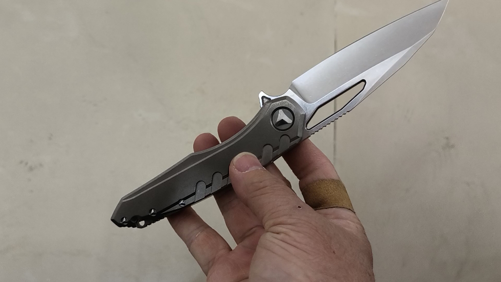 恶魔之眼定制微技术魔符.钛合金手柄,m390刃,隐藏背夹,石洗耐用款!