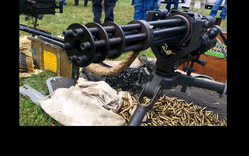 加特林扫射实景