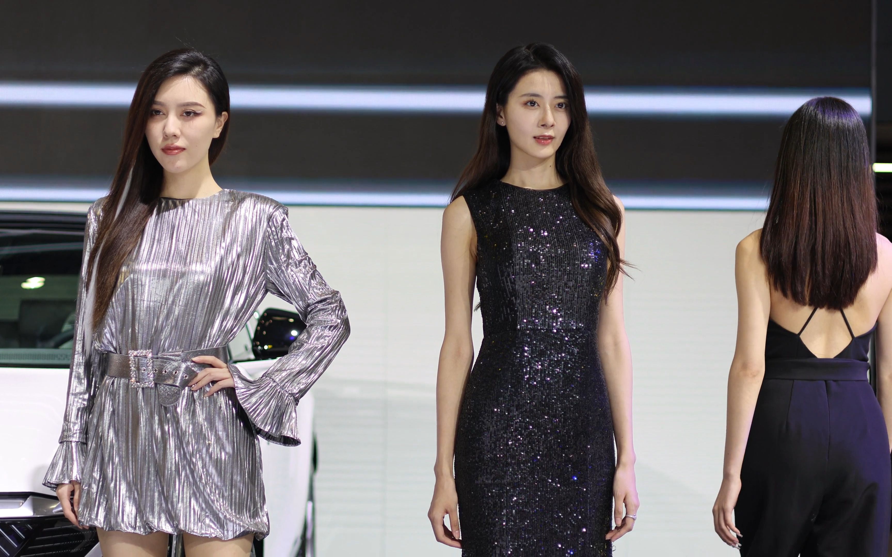 4k2022重庆车展凯迪拉克车模走秀