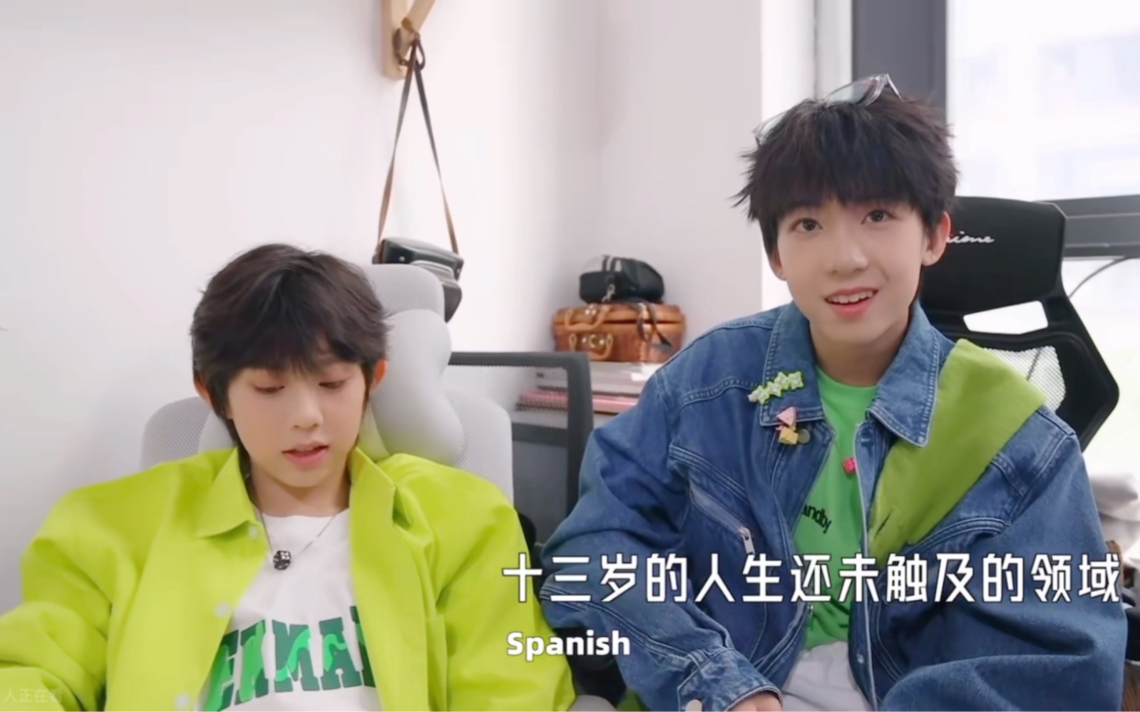 段有一种突然知道被自己朋友厉害到的表情,老龙称呼陈奕恒为"小恒恒"