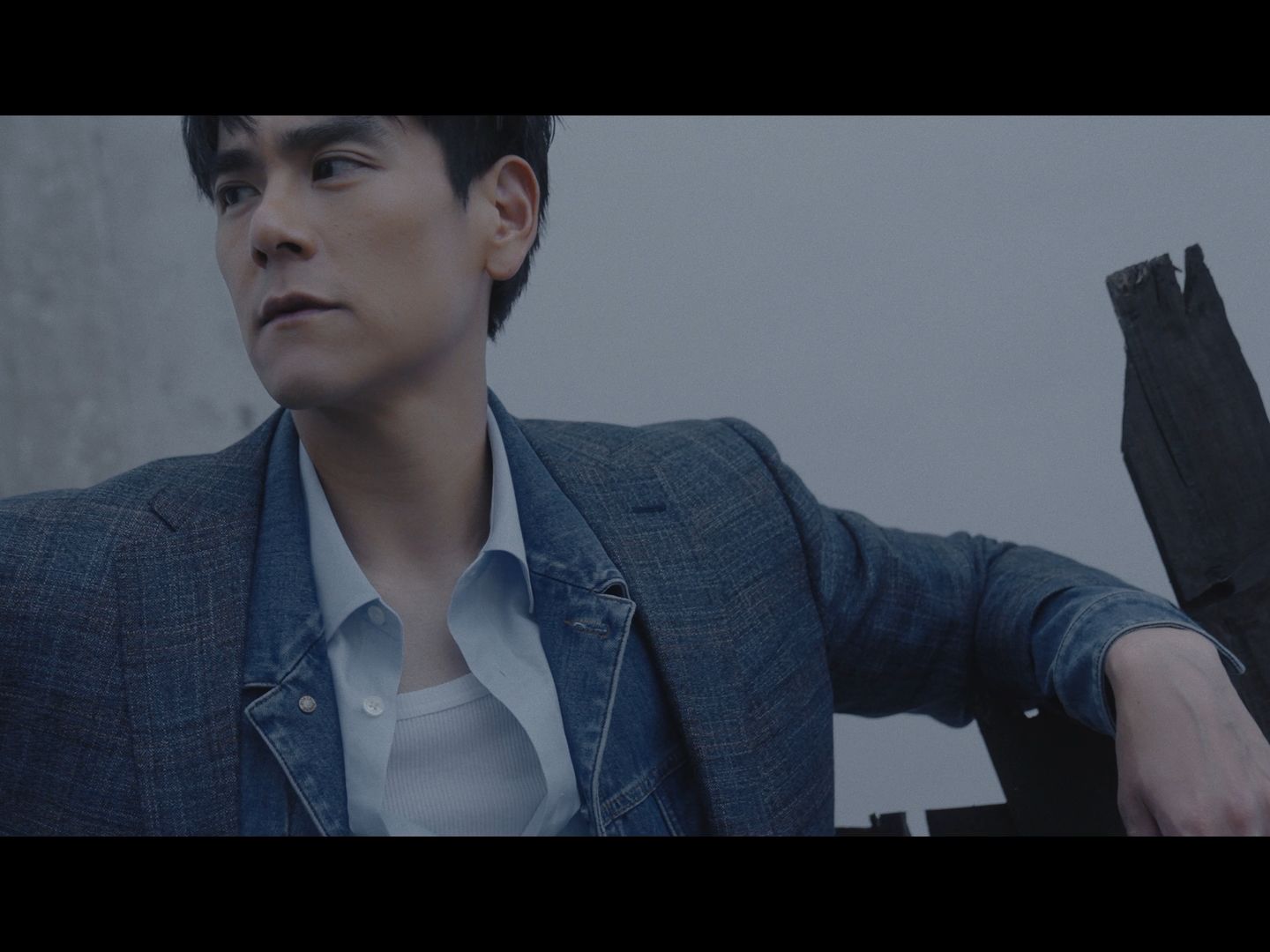 彭于晏清冷侘寂风大片 【2024年1月刊男人风尚leon开年封面】