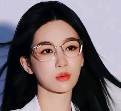 【杨紫】 眼镜让她更具魅力