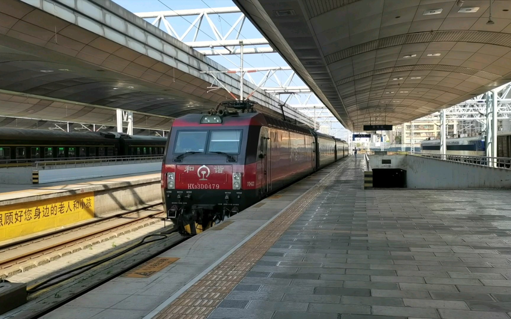 【中国铁路】5651次昆明站8站台列车进站_哔哩哔哩 (゜-゜)つロ 干杯