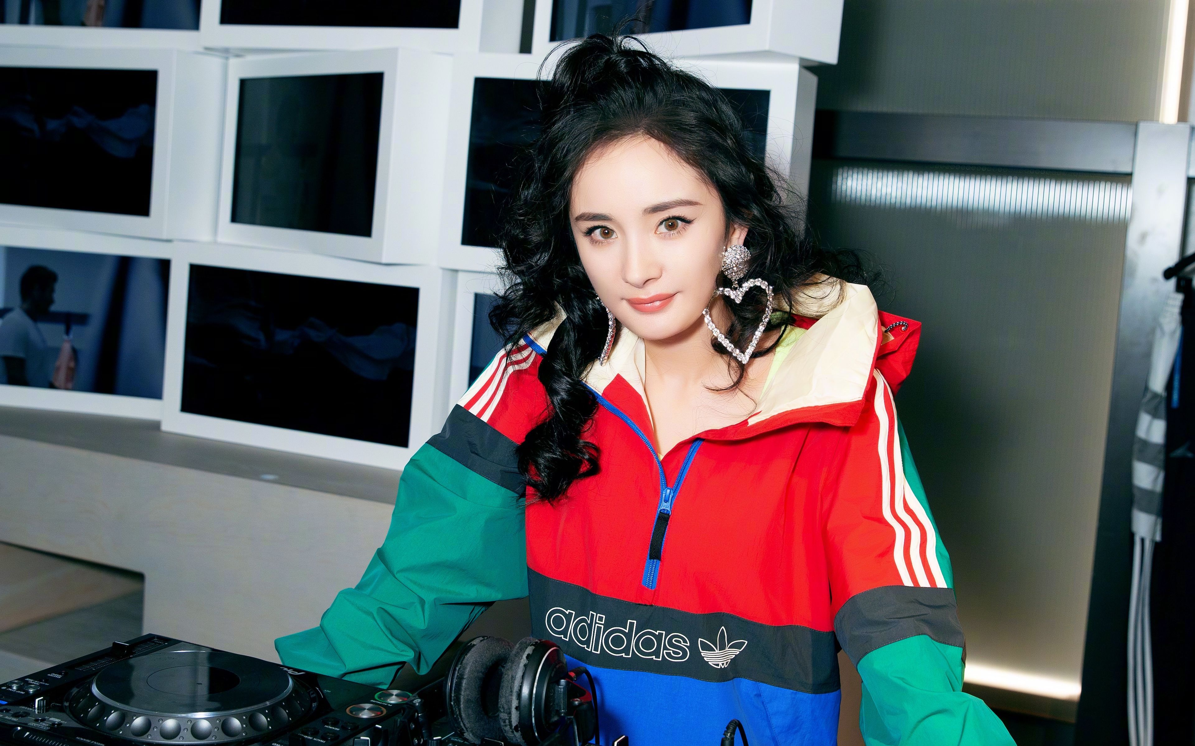 杨幂191106北京三里屯阿迪a3开店活动