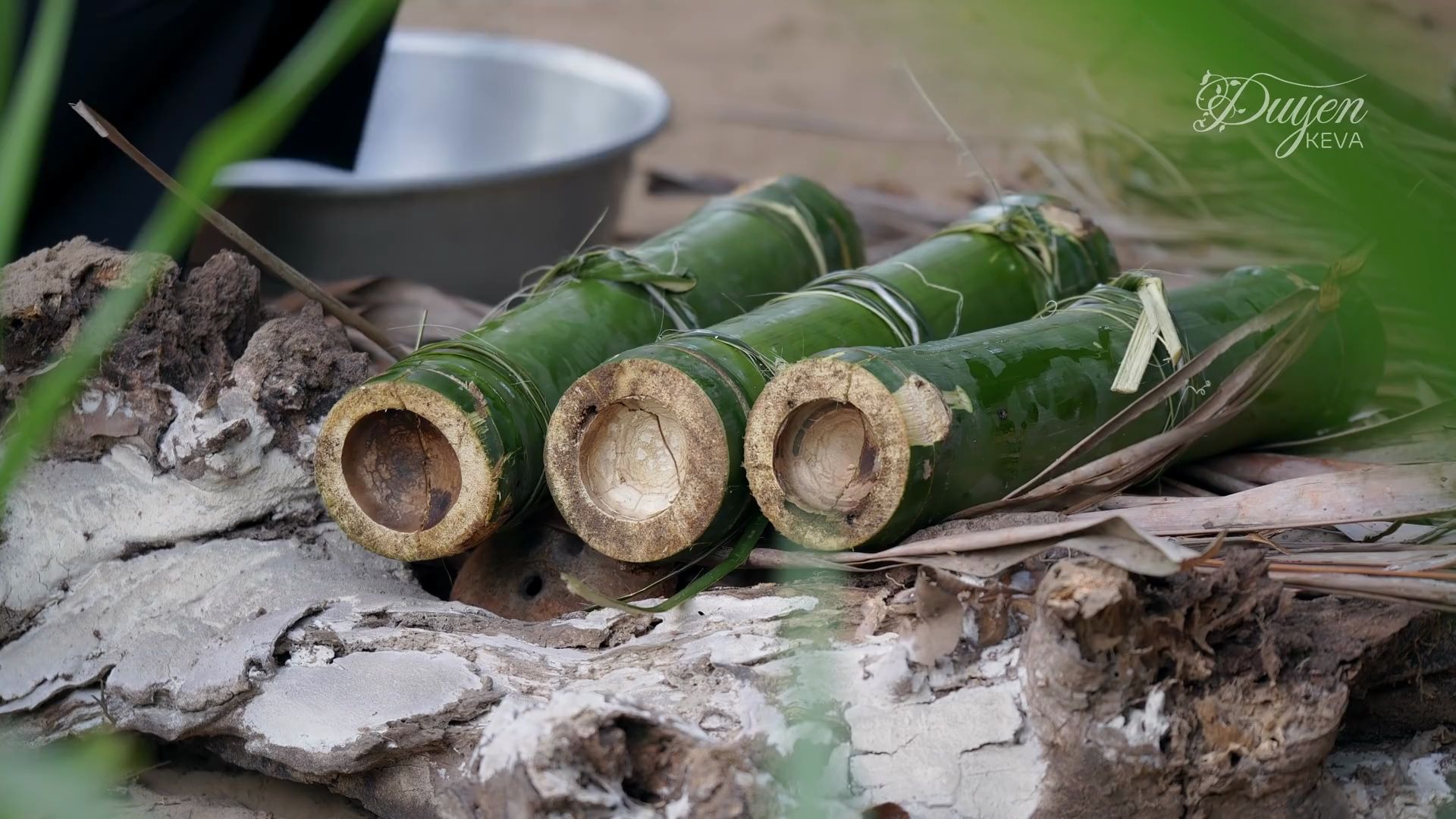 [图]Cá Lóc Nướng Ống Tre - Khói Lam Chiều tập 6 Grilled Snakehead in bamboo