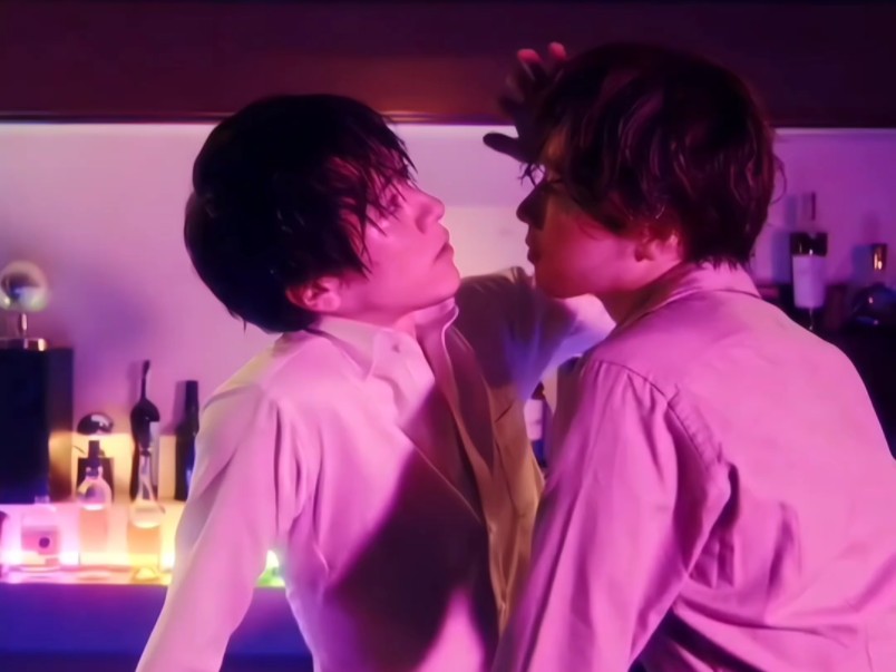 喝醉就乱亲的病"双男主"