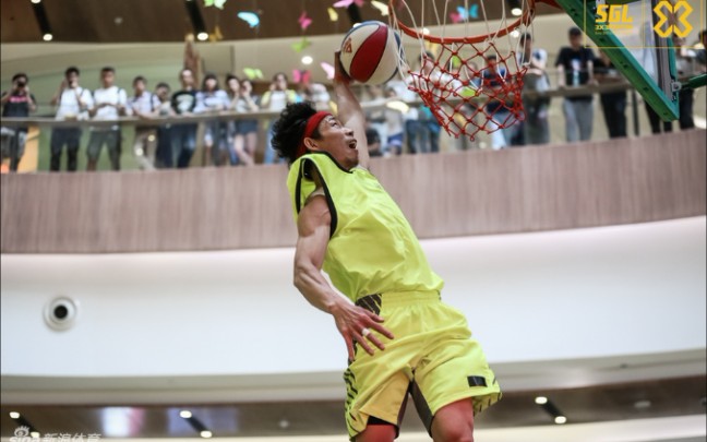 陈登星跨越6人扣篮