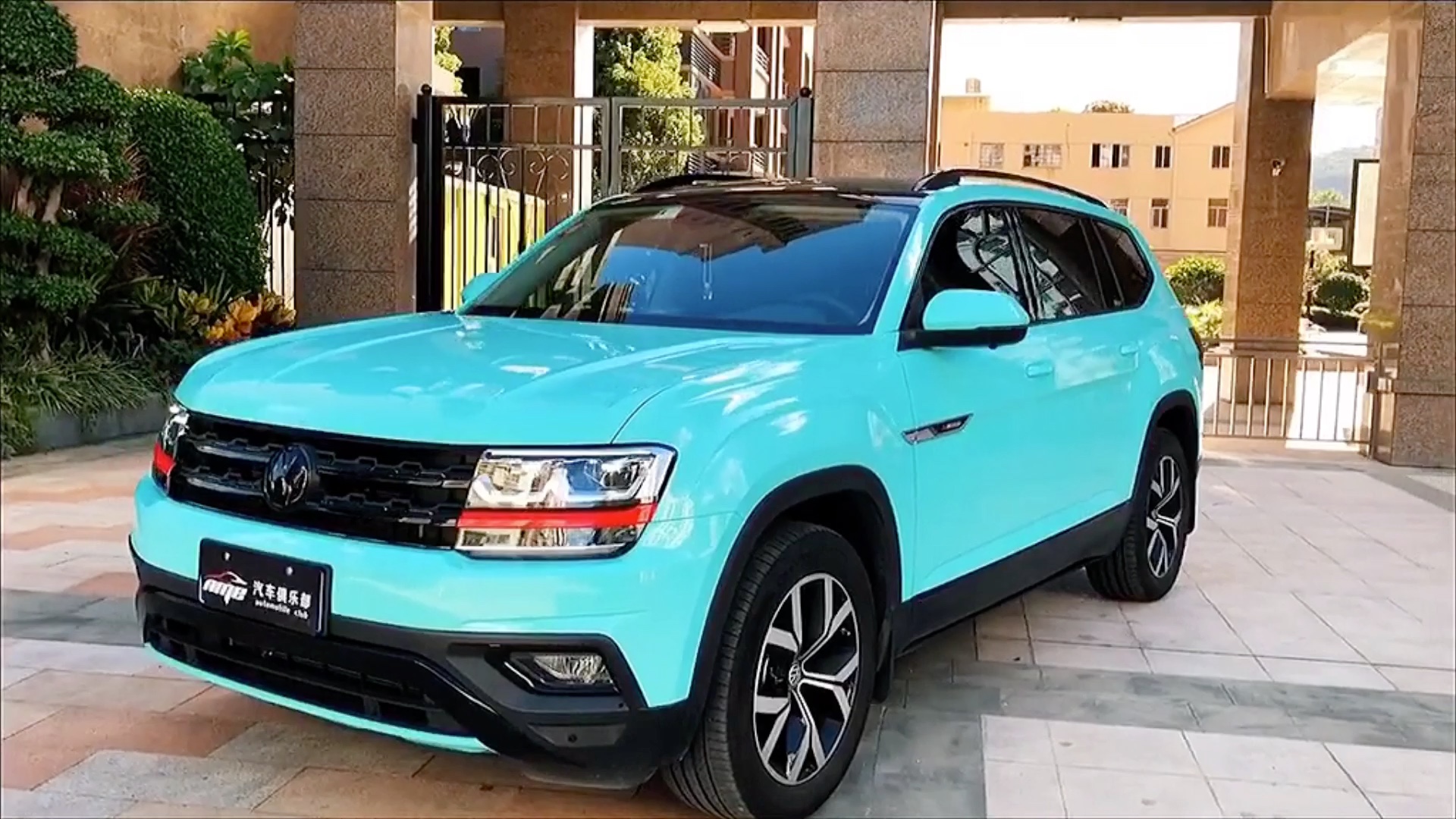 杭州汽车改色贴膜,大众途昂车身改色,漆面蒂芙尼蓝改色贴膜施工_哔哩