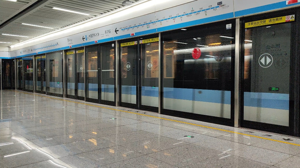 南京地铁1号线(095096)笆斗山站出站 方向:河定桥