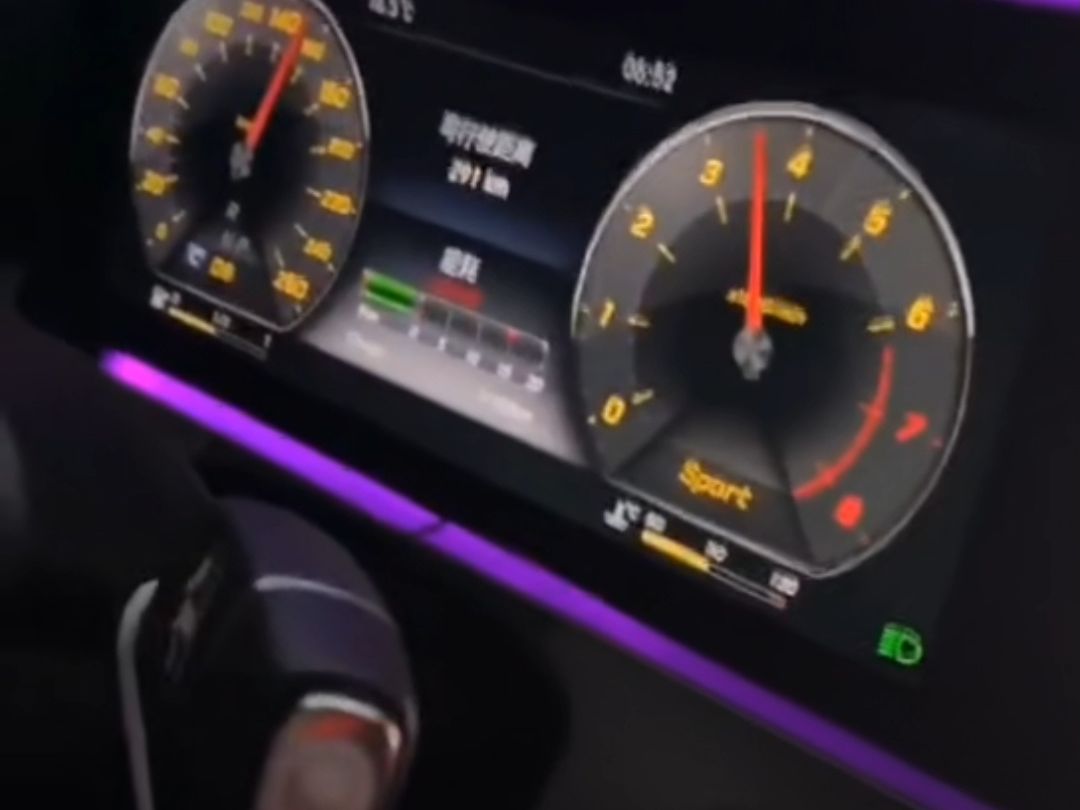 奔驰140km/h速度飙车,最终酿严重车祸