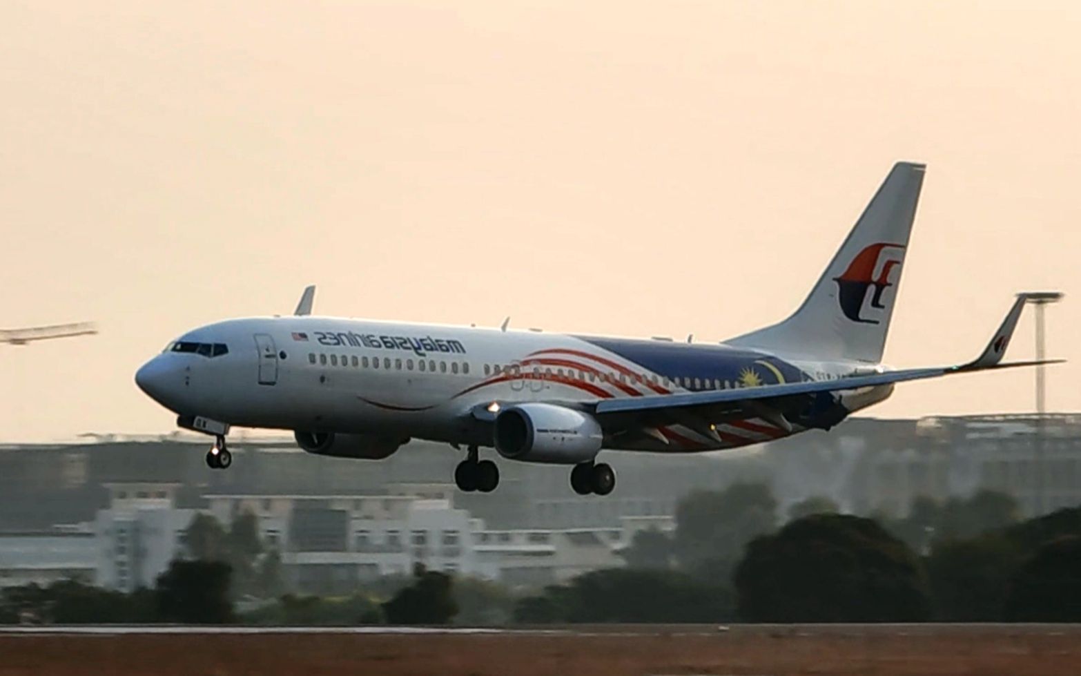 马来西亚波音737坠机图片