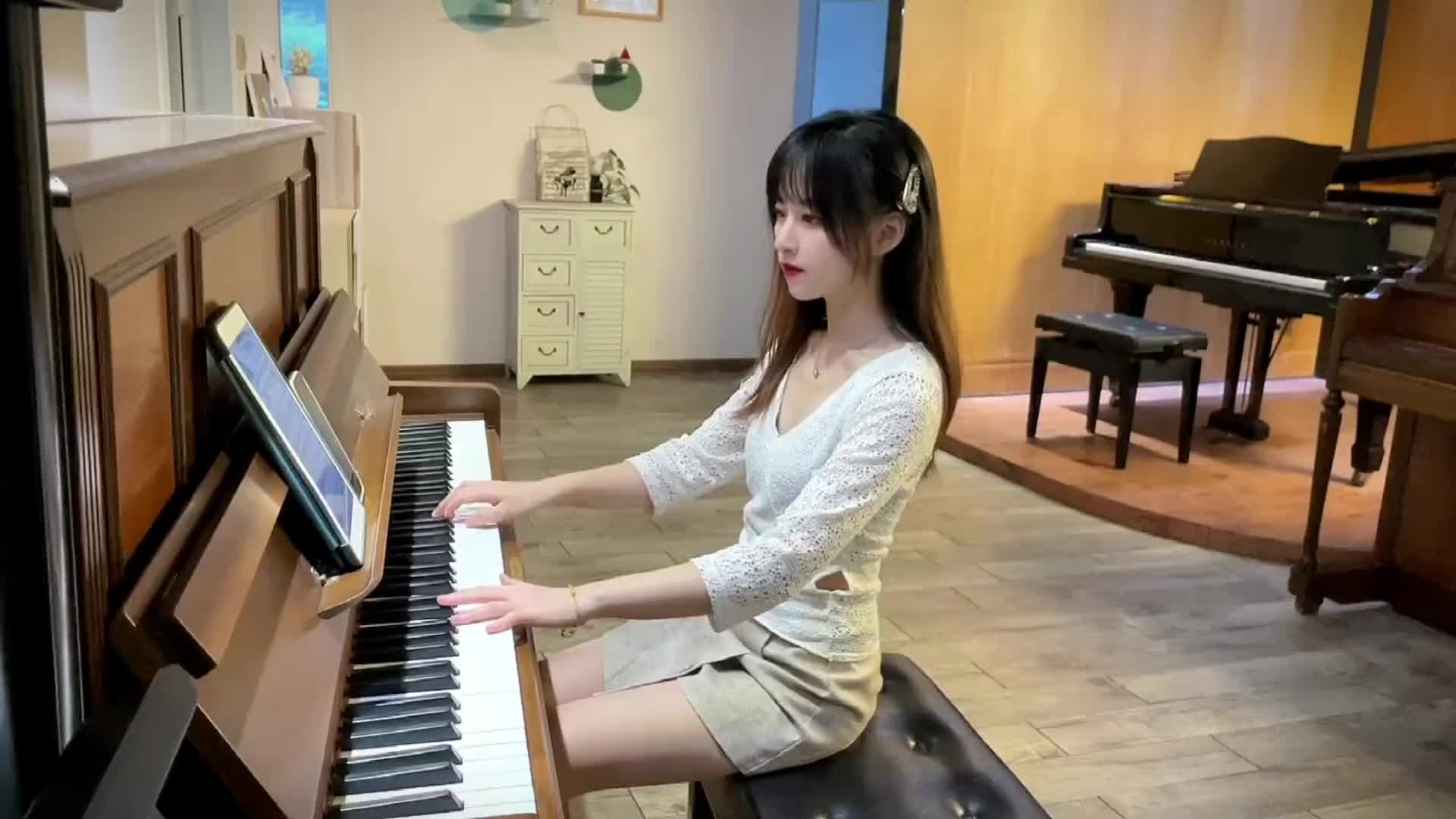 钢琴弹奏失恋进行曲隐藏所有的泪与痛祝福你弹钢琴的小姐姐钢琴音
