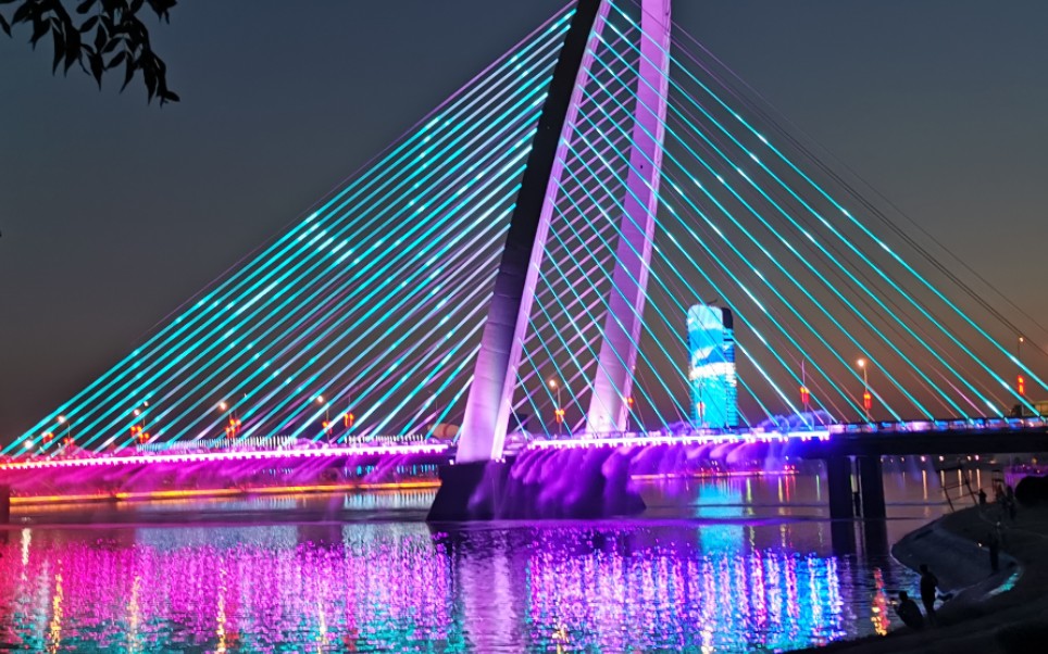 彩虹色 灞河夜景