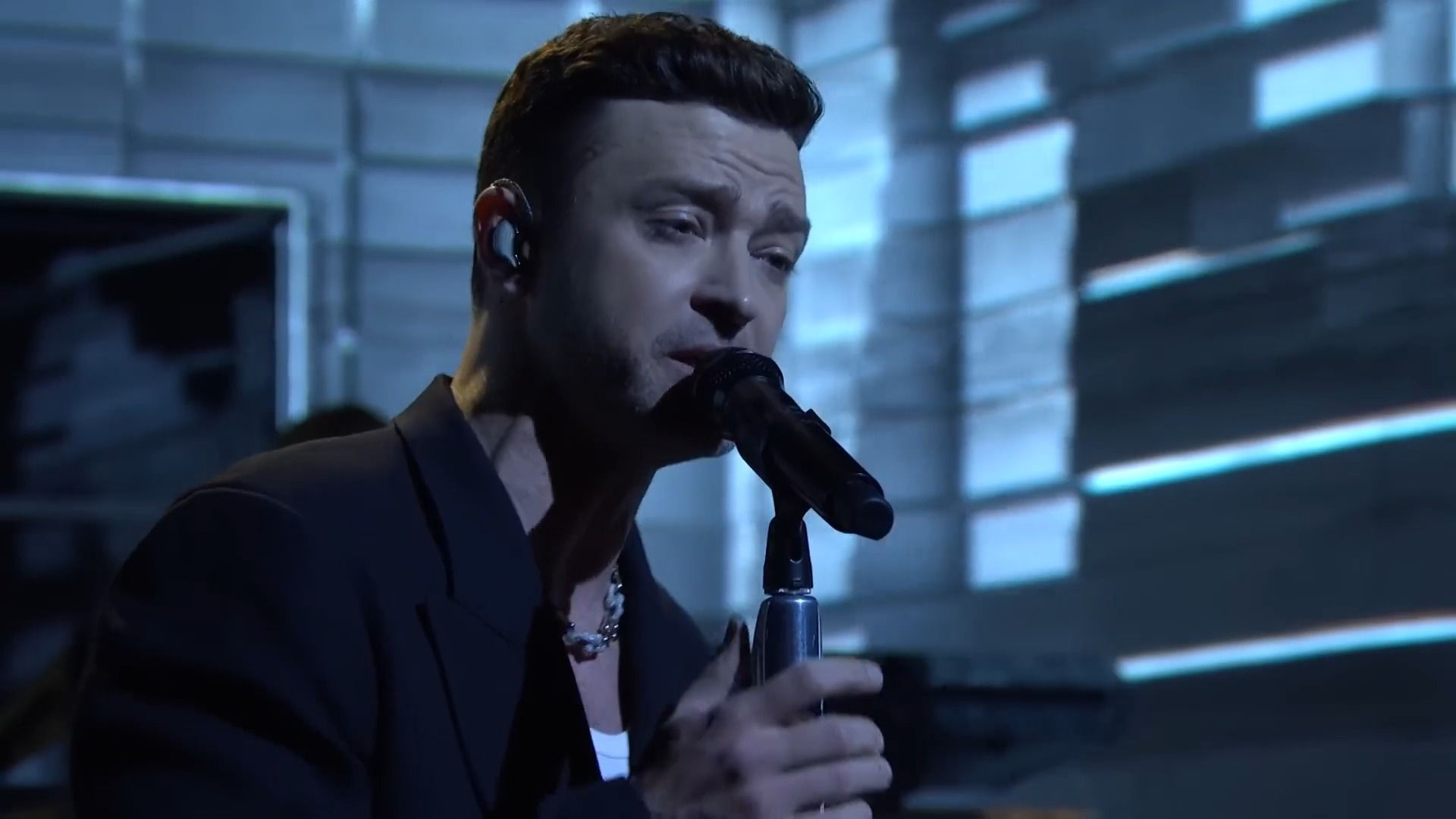 justin timberlake - selfish (snl live)1080p