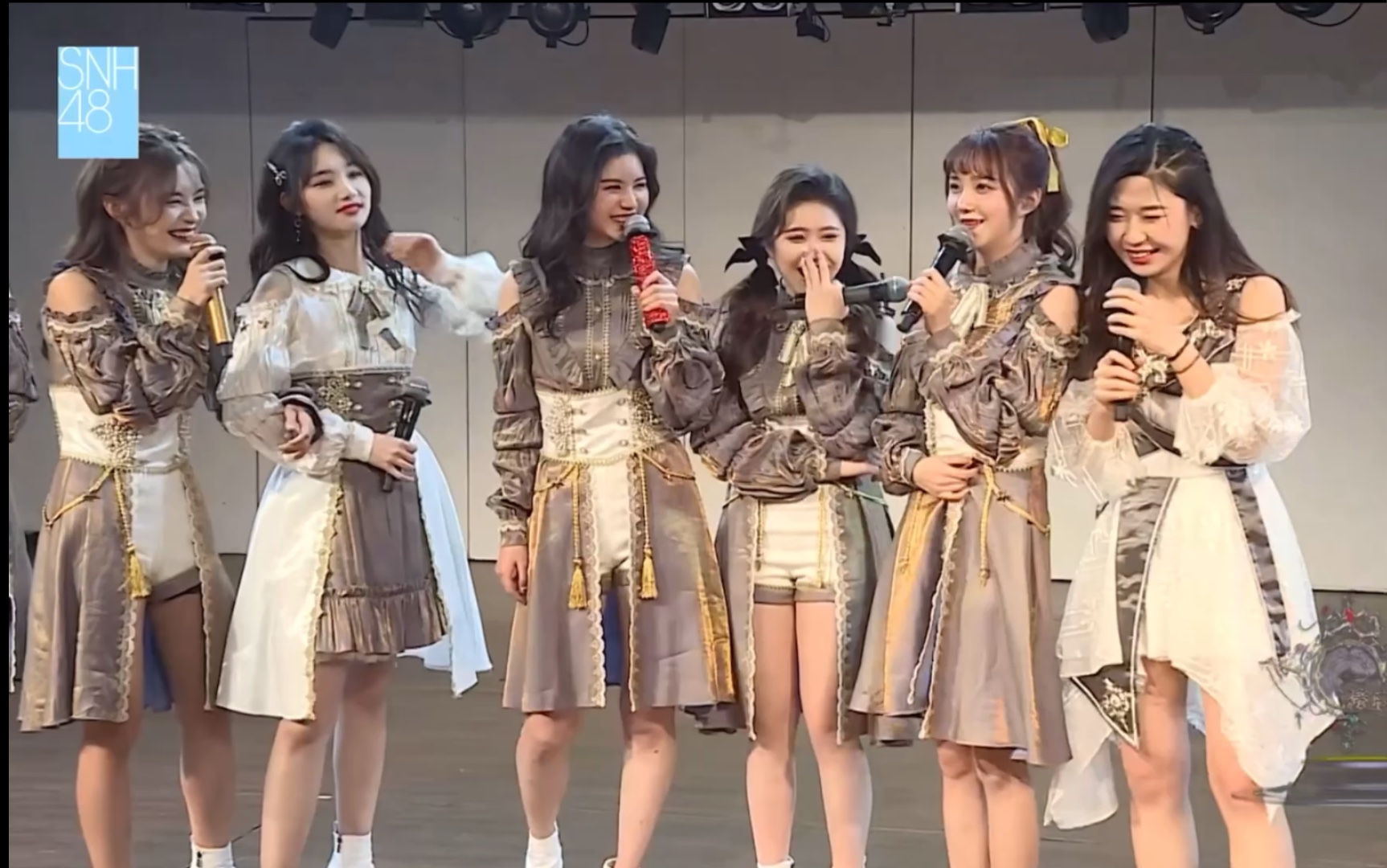 【闫明筠/snh48】闫明筠竟招小后辈疯狂喜欢,室友沈小爱霸气回应:她是